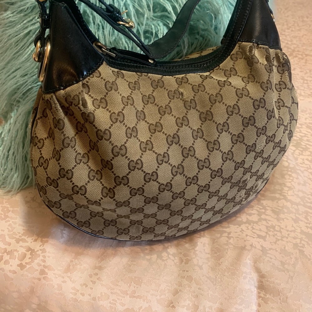 Authentic Gucci Hobo Purse. sign of wear and tear.